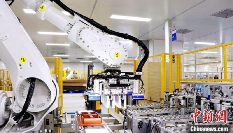 圖為資料圖，海辰儲能自動(dòng)分檔打包機(jī)器人。?曾欣平供圖